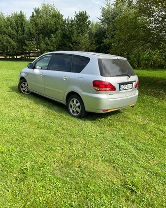 Toyota Avensis Verso cena 17000 przebieg: 350000, rok produkcji 2003 z Działdowo małe 781